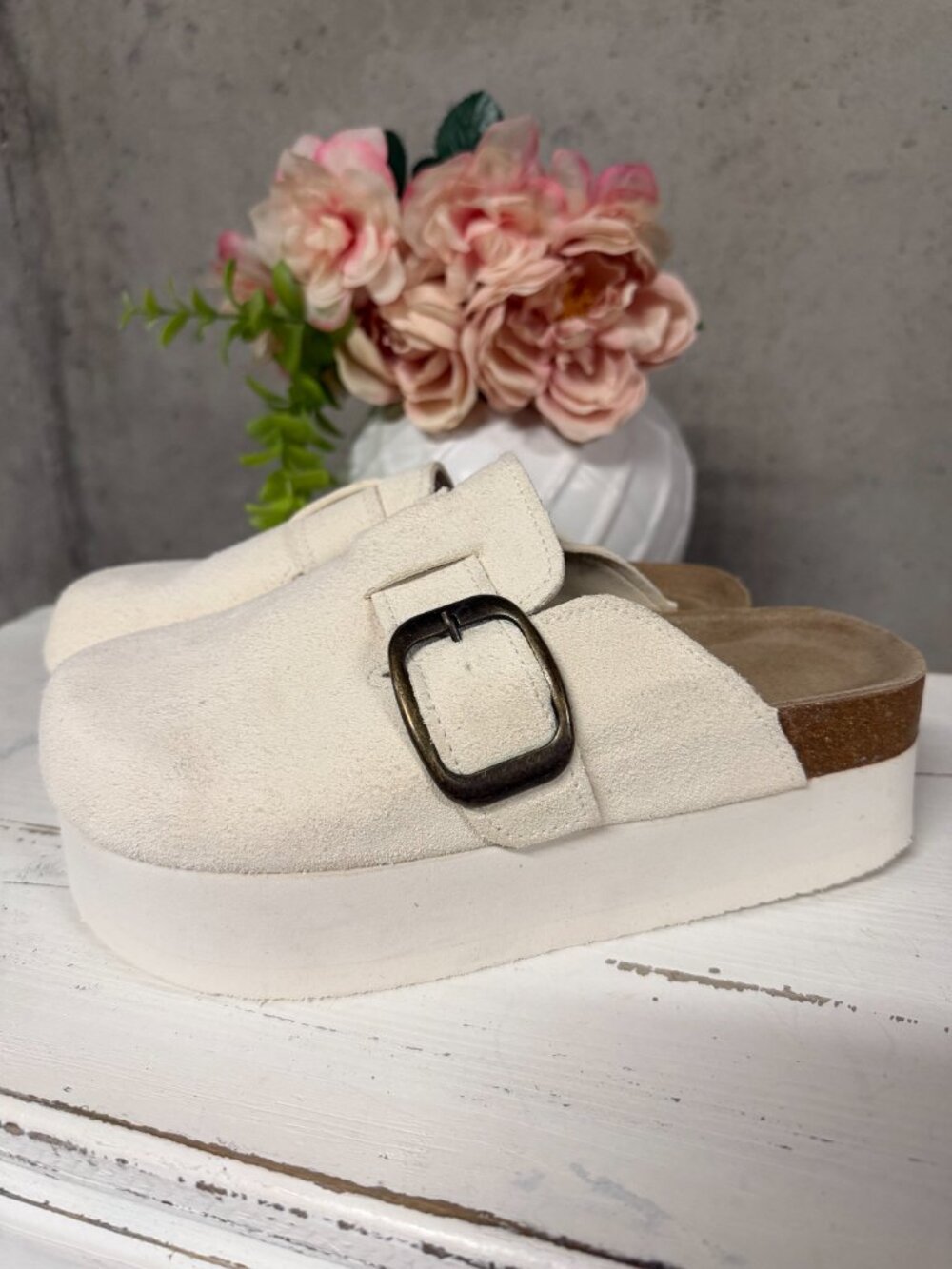 NWOT Cushionaire Granola Suede Platform Clogs - Size 7